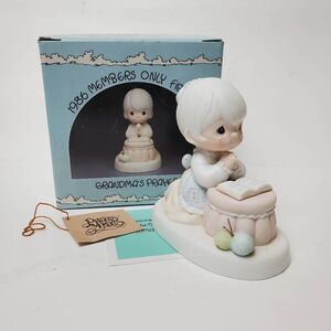 Precious Moments Grandma's Prayer, 1986 Members Only figurine Olive Branch